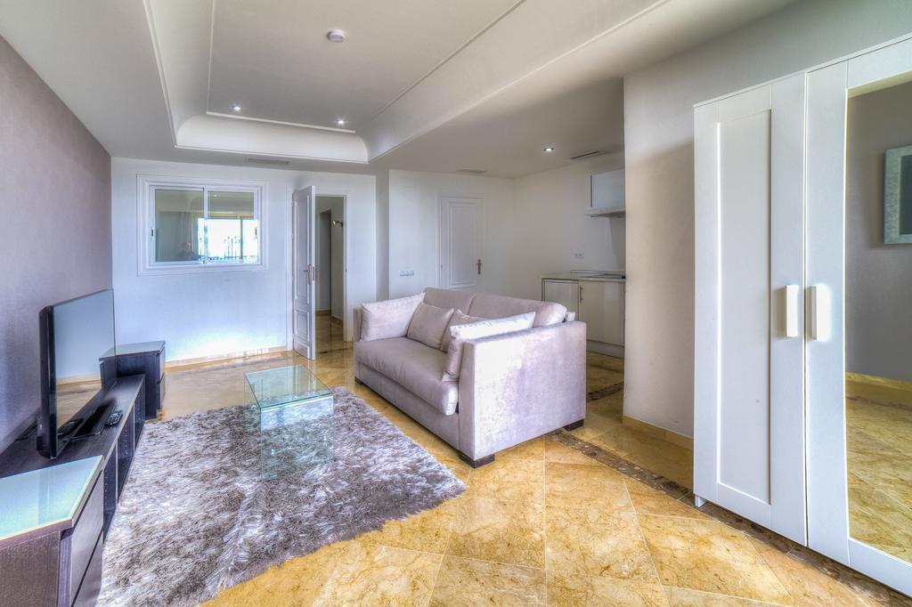 Banus Beach Aparthotel