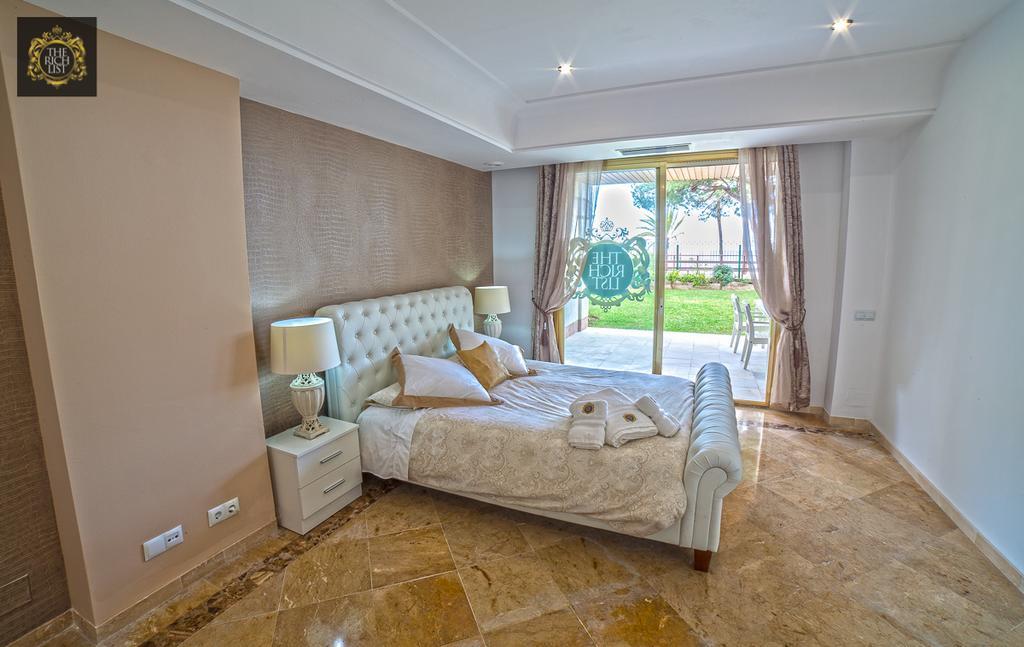 Banus Beach Aparthotel 4*